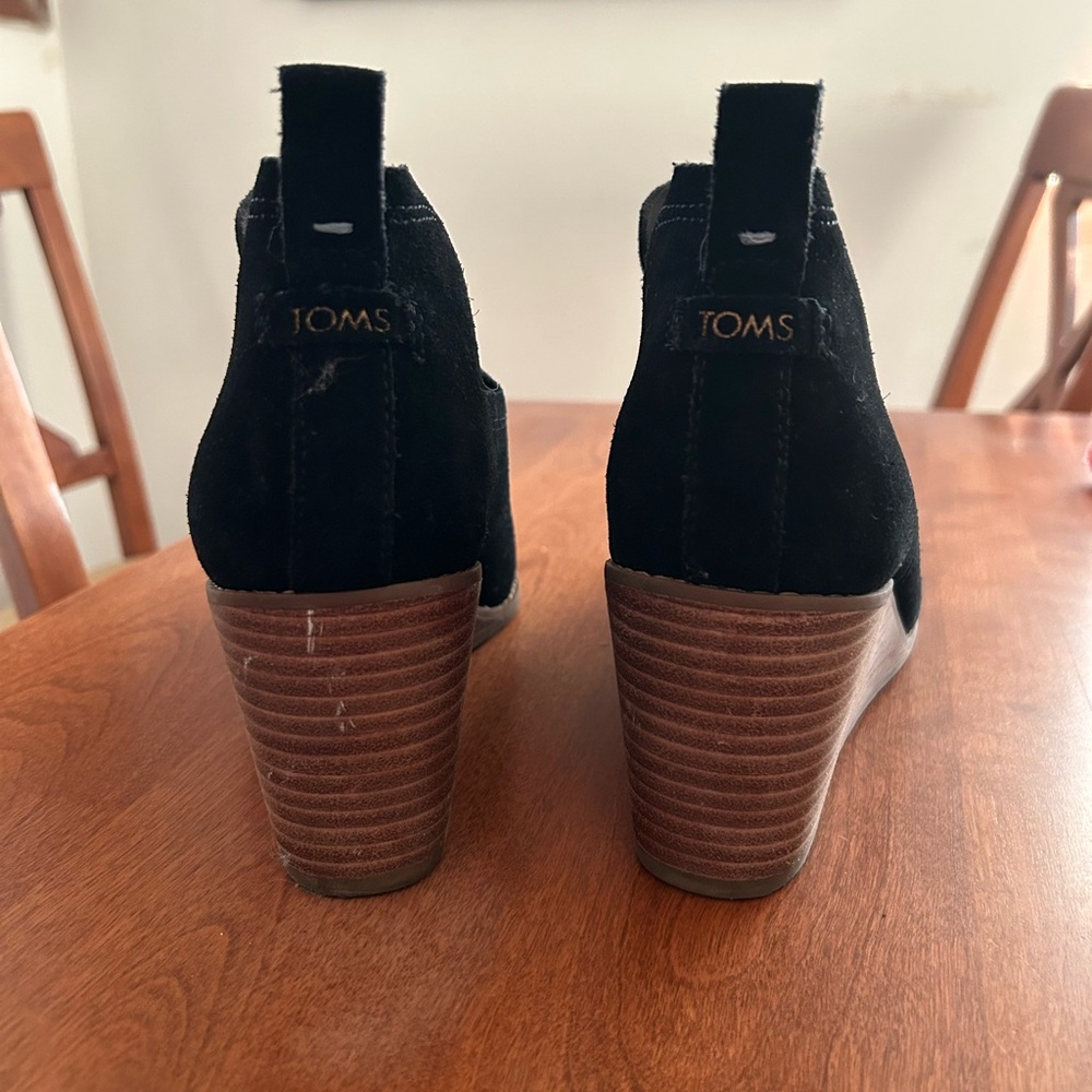 TOMS Kallie Women's Black Suede Ankle Bootie